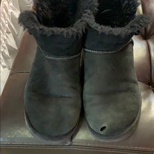 Used- low black  Uggs- button on side